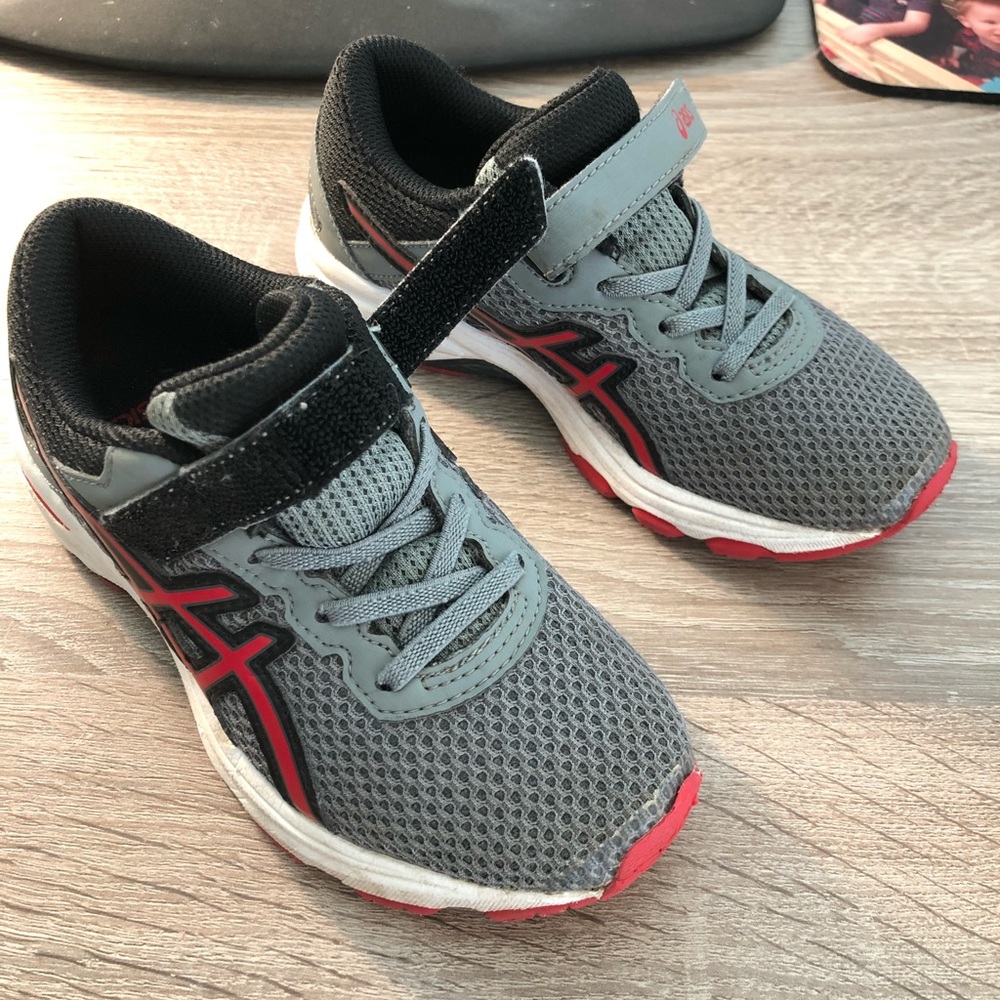 ASICS little kid shoes SZ12